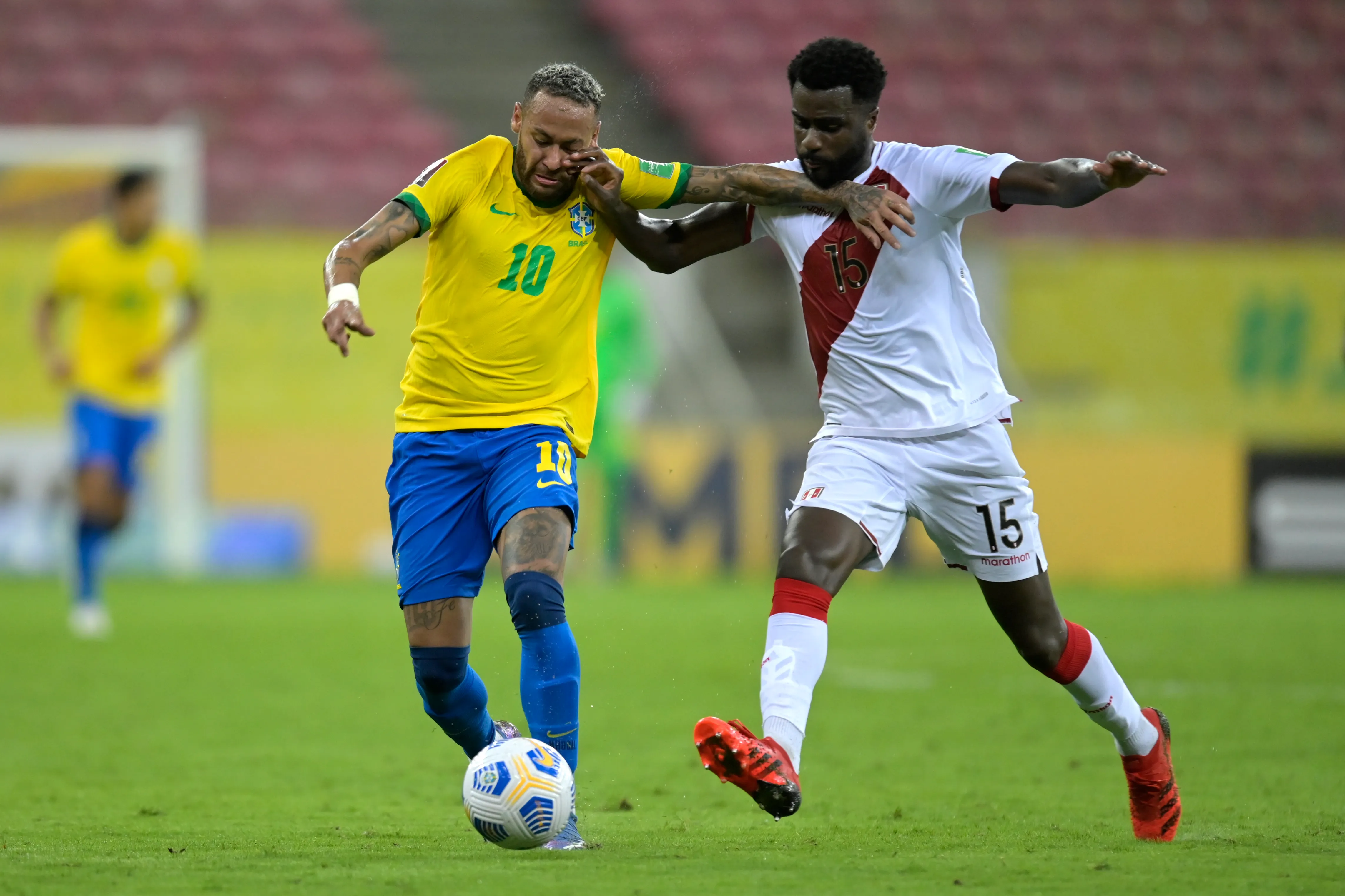 Christian Ramos contra Neymar (Foto: Getty).
