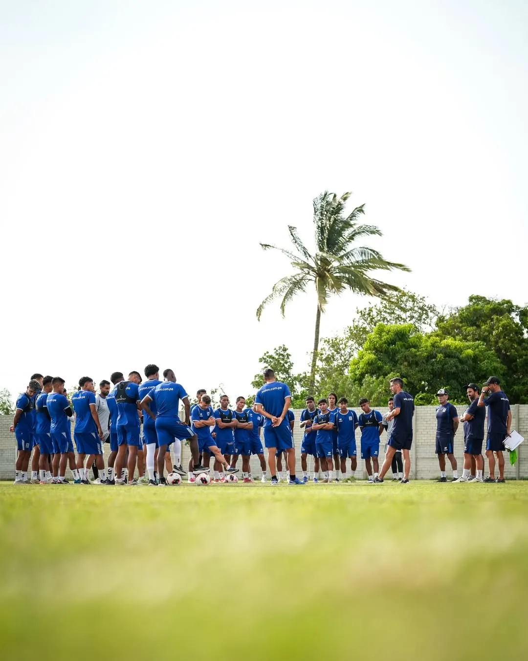 El plantel de Alianza Atlético entrenando bajo las órdenes del técnico Federico Urciuoli. (Foto: Alianza Atlético)