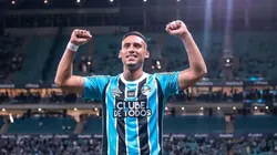 Erick Noriega con camiseta de Gremio.