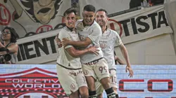 Jugadores de Universitario celebrando hoy ante Alianza Lima.
