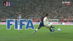 Luis Advíncula y Jairo Concha disputando una acción en el clásico.