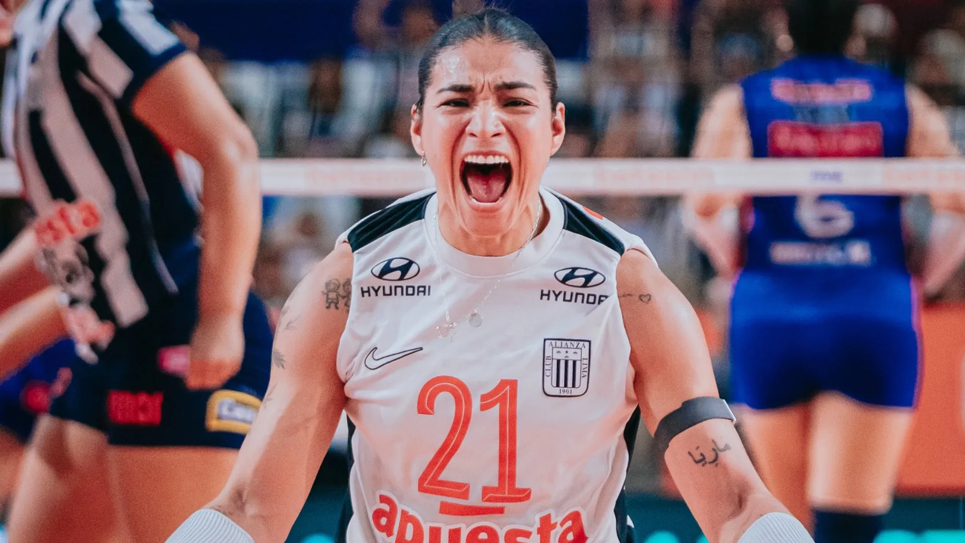 Esmeralda Sánchez celebrando.
