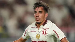 Martín Pérez Guedes festejando su gol con Universitario.
