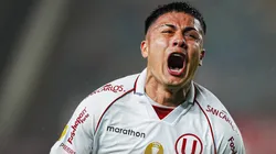 Jairo Concha festejando un gol con Universitario.