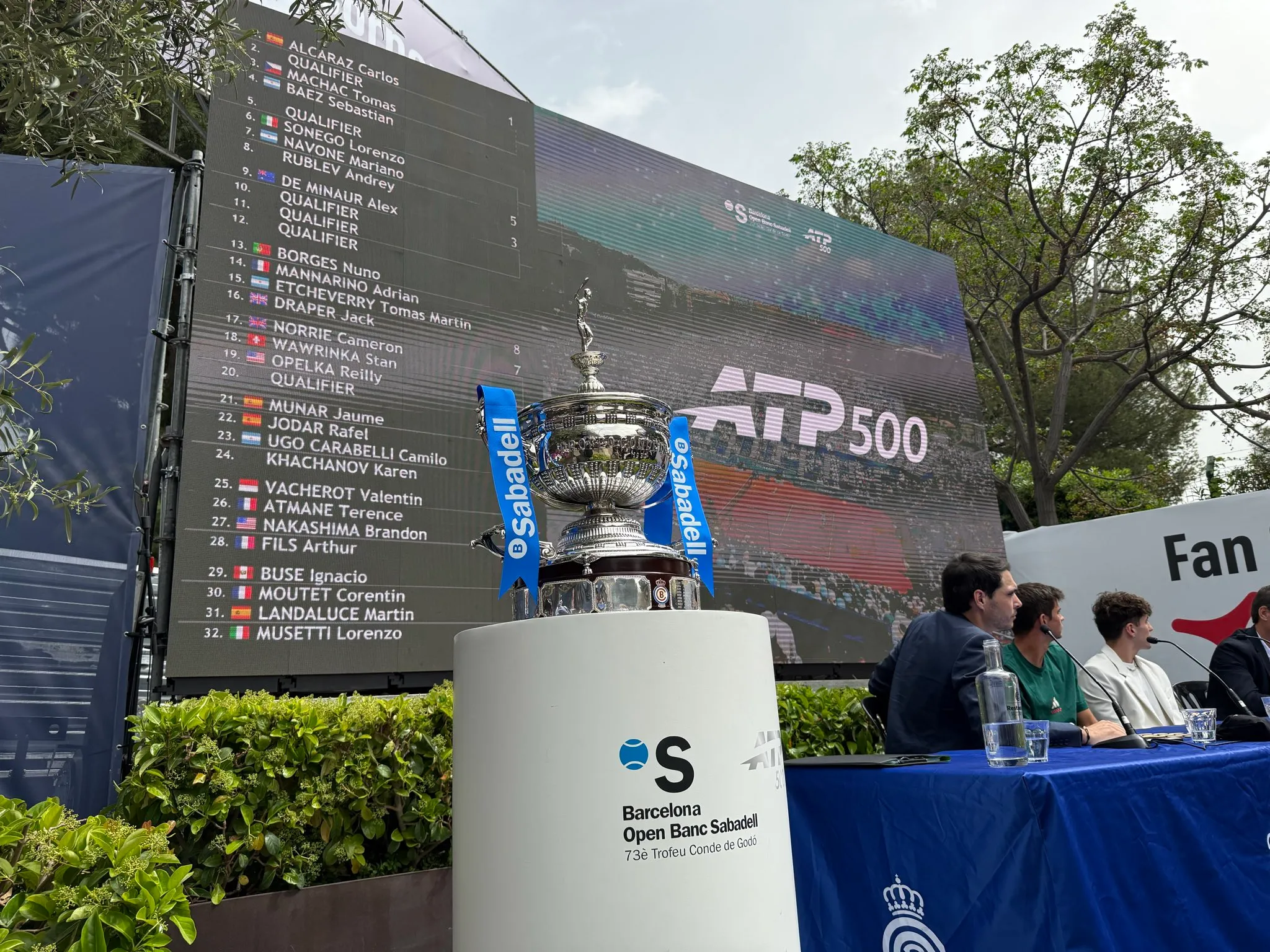 Con esta foto se confirmó el cuadro principal del ATP 500 de Barcelona (X @bcnopenbs).