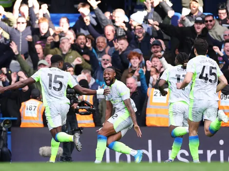 Manchester City goleó 3-0 al Chelsea y acecha al Arsenal en la lucha por el título