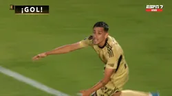 Lucas Colitto celebrando su gol ante Estudiantes de la Plata.