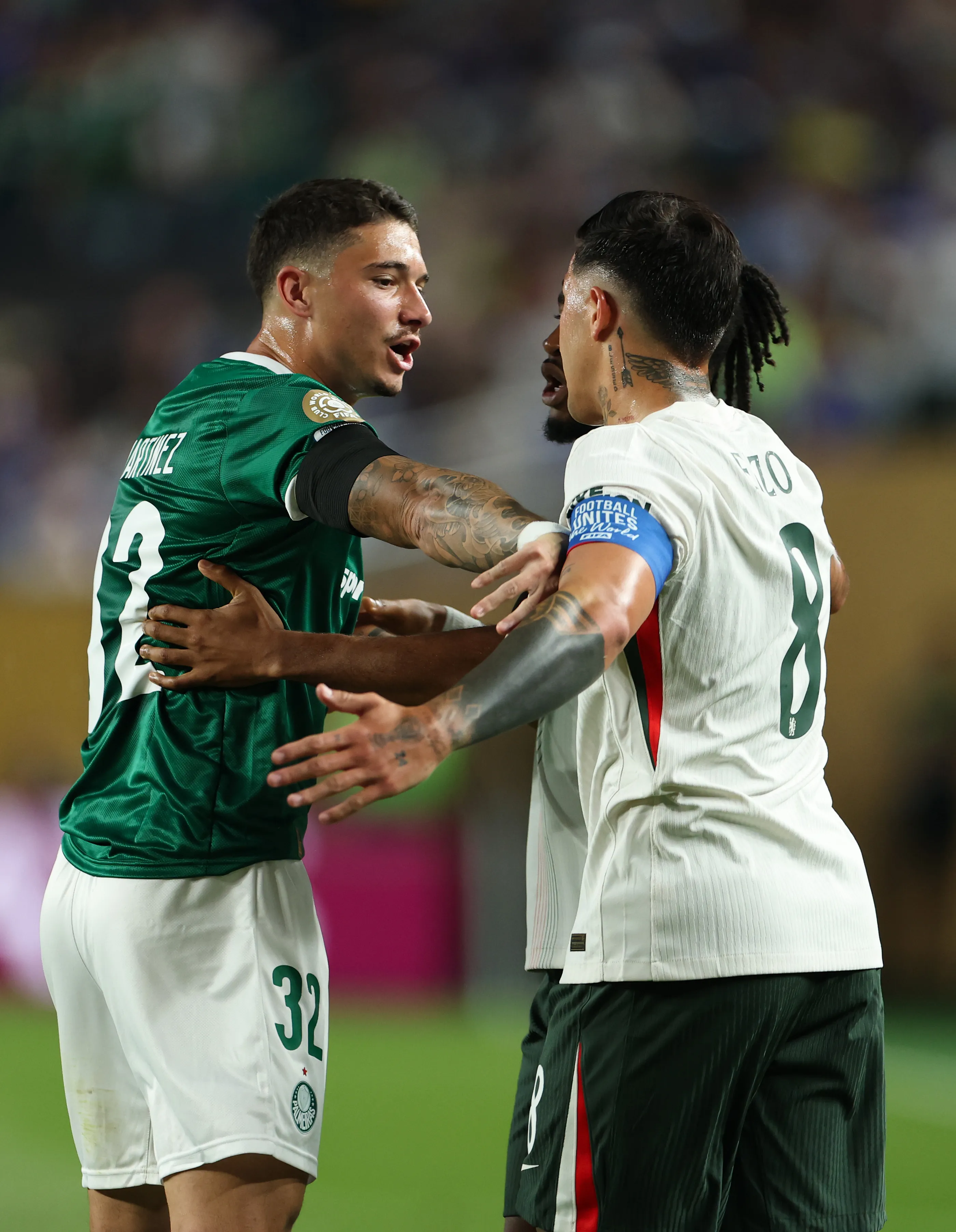 Enzo Fernandez enfrentando a Emiliano Martinez del Palmeiras en el FIFA Club World Cup 2025. (Photo by Francois Nel/Getty Images)