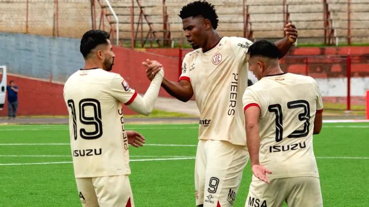 Jugadores de UTC celebrando.
