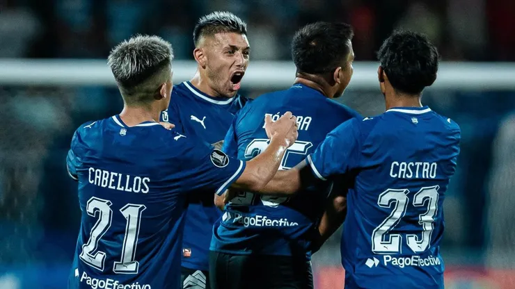 Jugadores de Sporting Cristal celebrando.