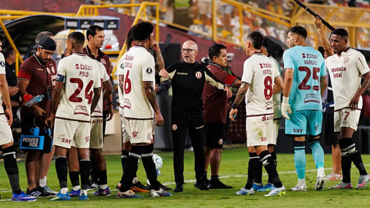 Javier Rabanal expuso a los jugadores de Universitario por la derrota ante Coquimbo Unido.