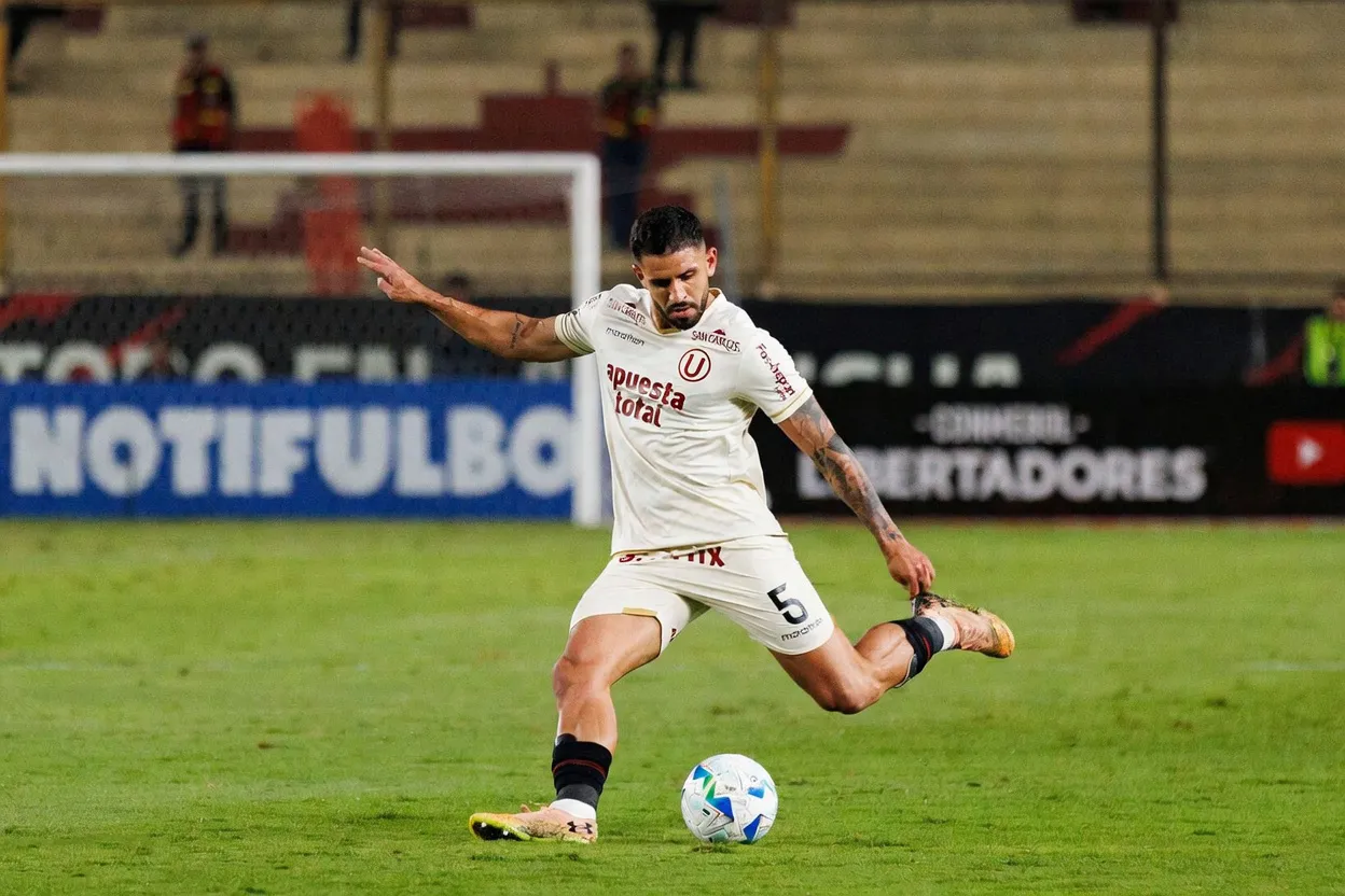 Matías Di Benedetto jugando con Universitario. (Foto: Universitario)