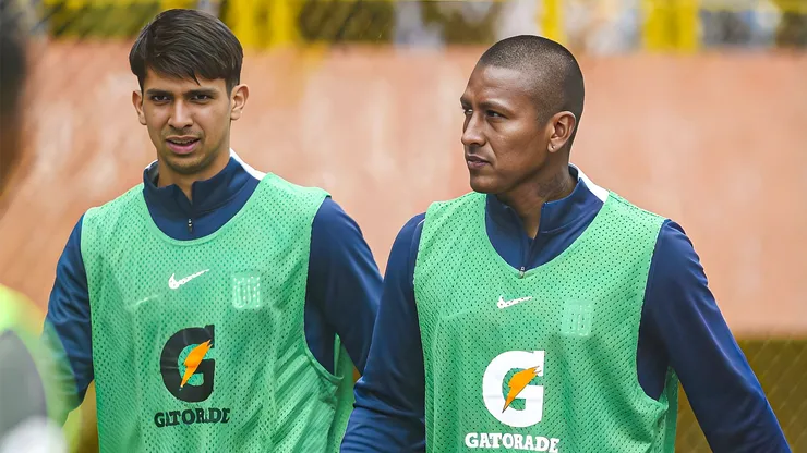 Alessandro Burlamaqui y Pedro Aquino entrenando para Alianza Lima.