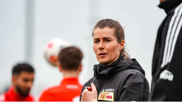 Marie-Louise Eta, la primera mujer en ser DT de un equipo en la Bundesliga.