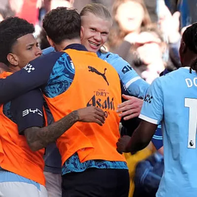 Manchester City venció 2-1 al Arsenal en Premier League y se pone a tiro del liderato