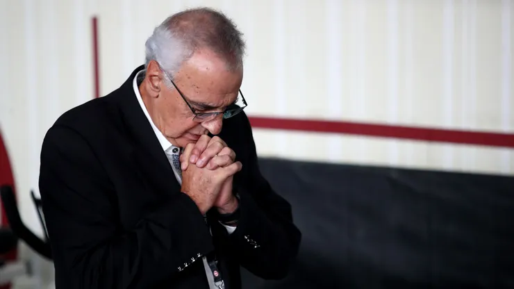Jorge Fossati rezando.