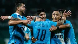 Jugadores de Sporting Cristal celebrando.