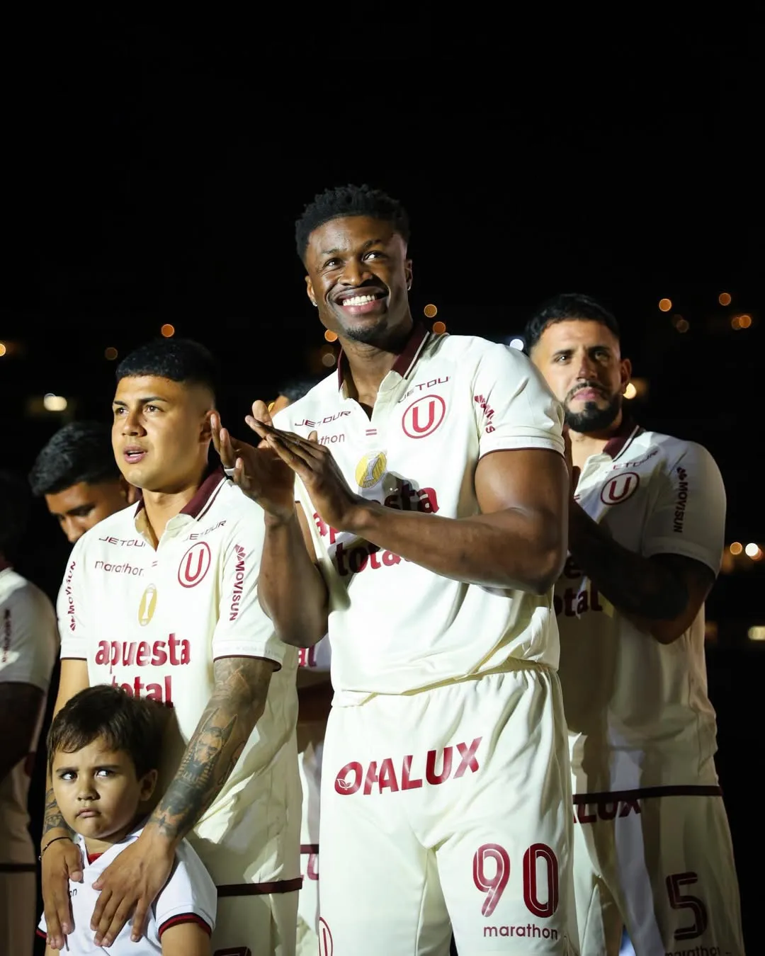 Sekou Gassama durante su presentación oficial en Universitario. (Foto: Universitario)