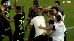 Jugadores de Universitario celebrando.