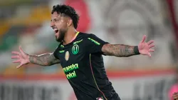 Caín Fara festeja su gol en el Universitario vs. Garcilaso en el Monumental.