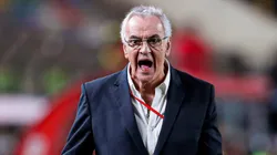 Jorge Fossati dirigiendo un partido de la Selección Peruana.