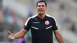 'Coco' Araujo durante un entrenamiento de Universitario en el Monumental.