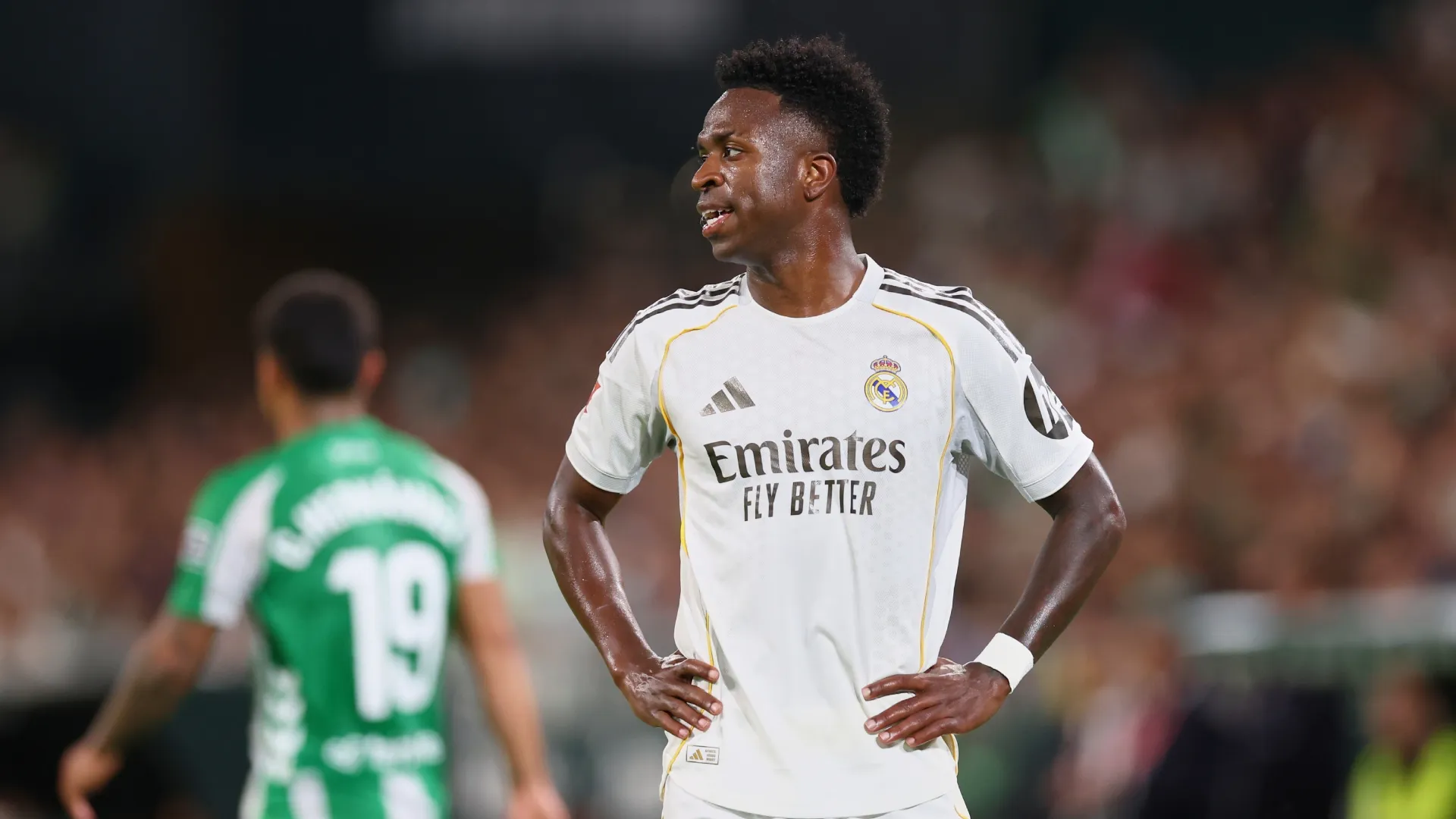 La bronca de Vinícius Júnior en el partido ante Betis, un reflejo de la situación del Real Madrid (Getty Images).