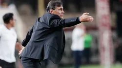 Fabián Bustos exDT de Universitario.