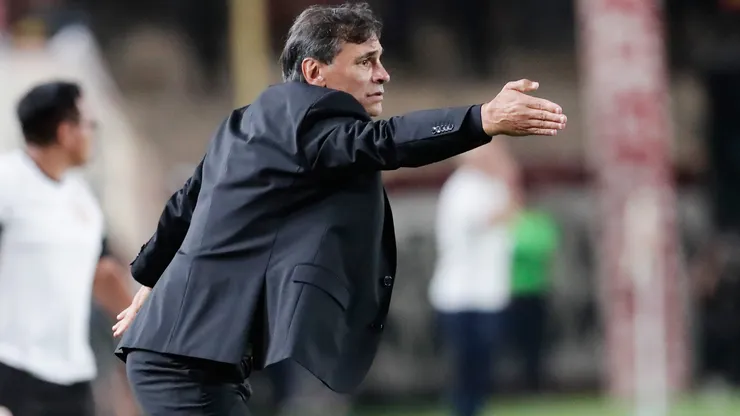Fabián Bustos exDT de Universitario.