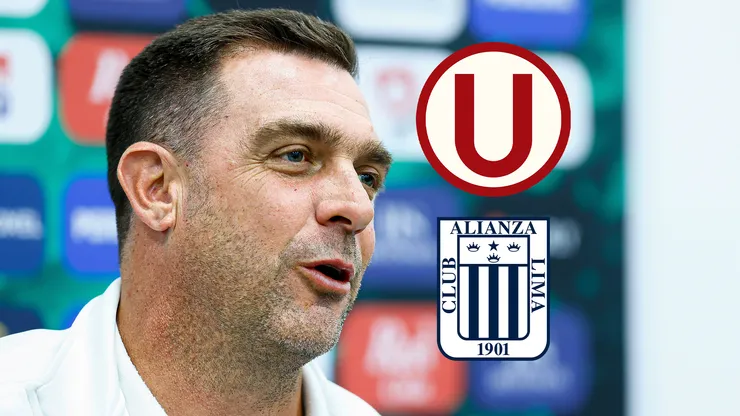 El técnico Pablo Guede con los escudos de Universitario y Alianza Lima.
