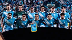 El equipo de Sporting Cristal en formación para la foto oficial del partido ante Junior por la Copa Libertadores. (Foto: Sporting Cristal)