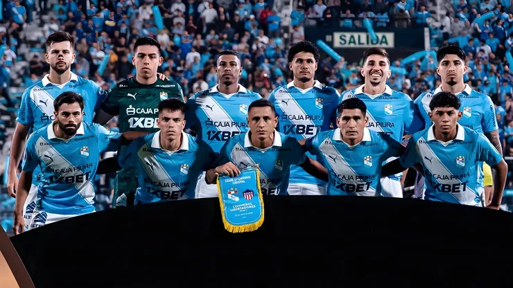 El equipo de Sporting Cristal en formación para la foto oficial del partido ante Junior por la Copa Libertadores. (Foto: Sporting Cristal)
