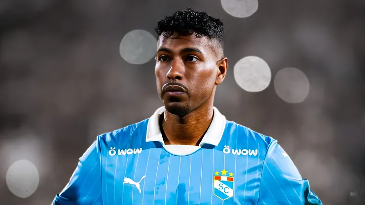 Miguel Araujo jugando con Sporting Cristal.