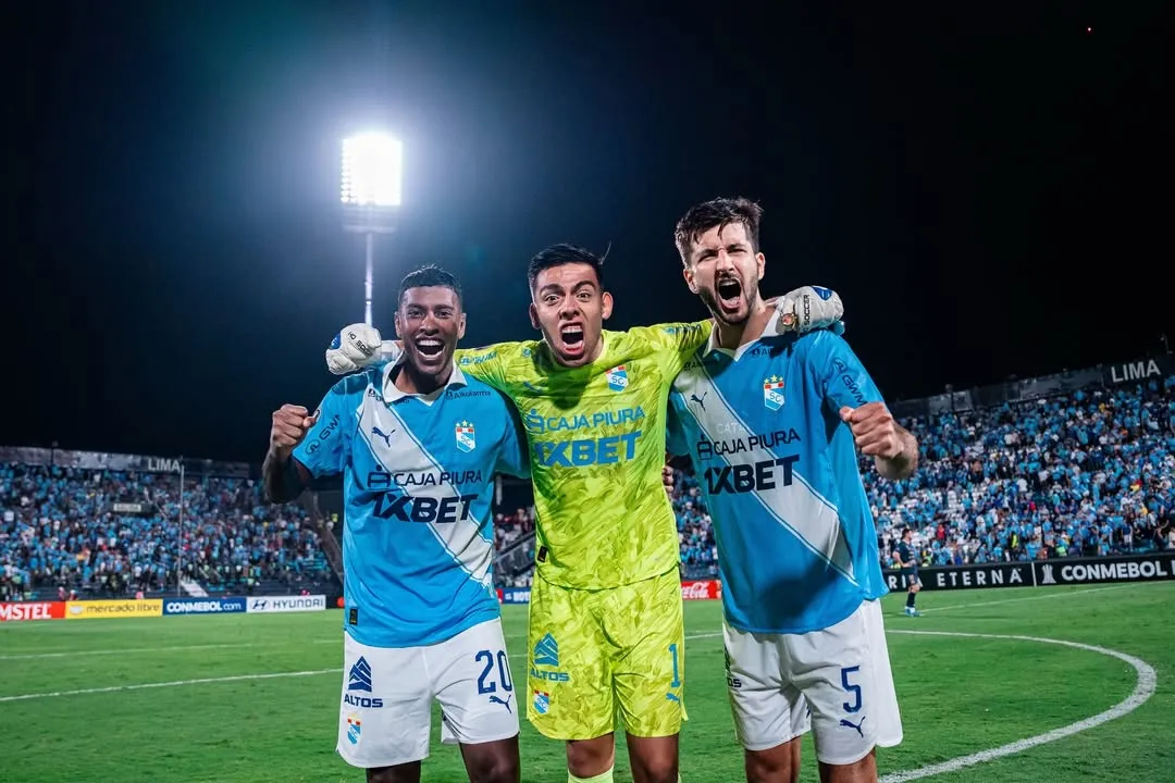 Miguel Araujo, Diego Enríquez y Rafael Lutiger tras el triunfo de Sporting Cristal a Junior de Barranquilla por la Copa Libertadores. (Foto: Sporting Cristal)