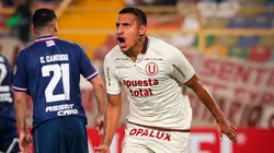Alex Valera festejando su gol en el partido entre Universitario vs. Nacional por la Copa Libertadores.
