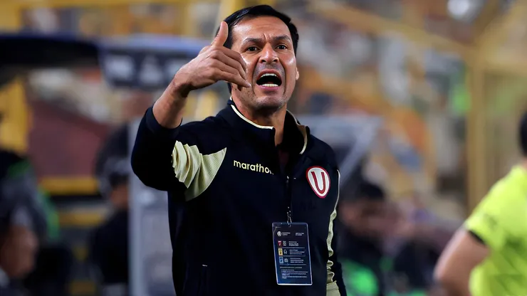 Jorge Araujo fue duramente criticado por los hinchas de Universitario.