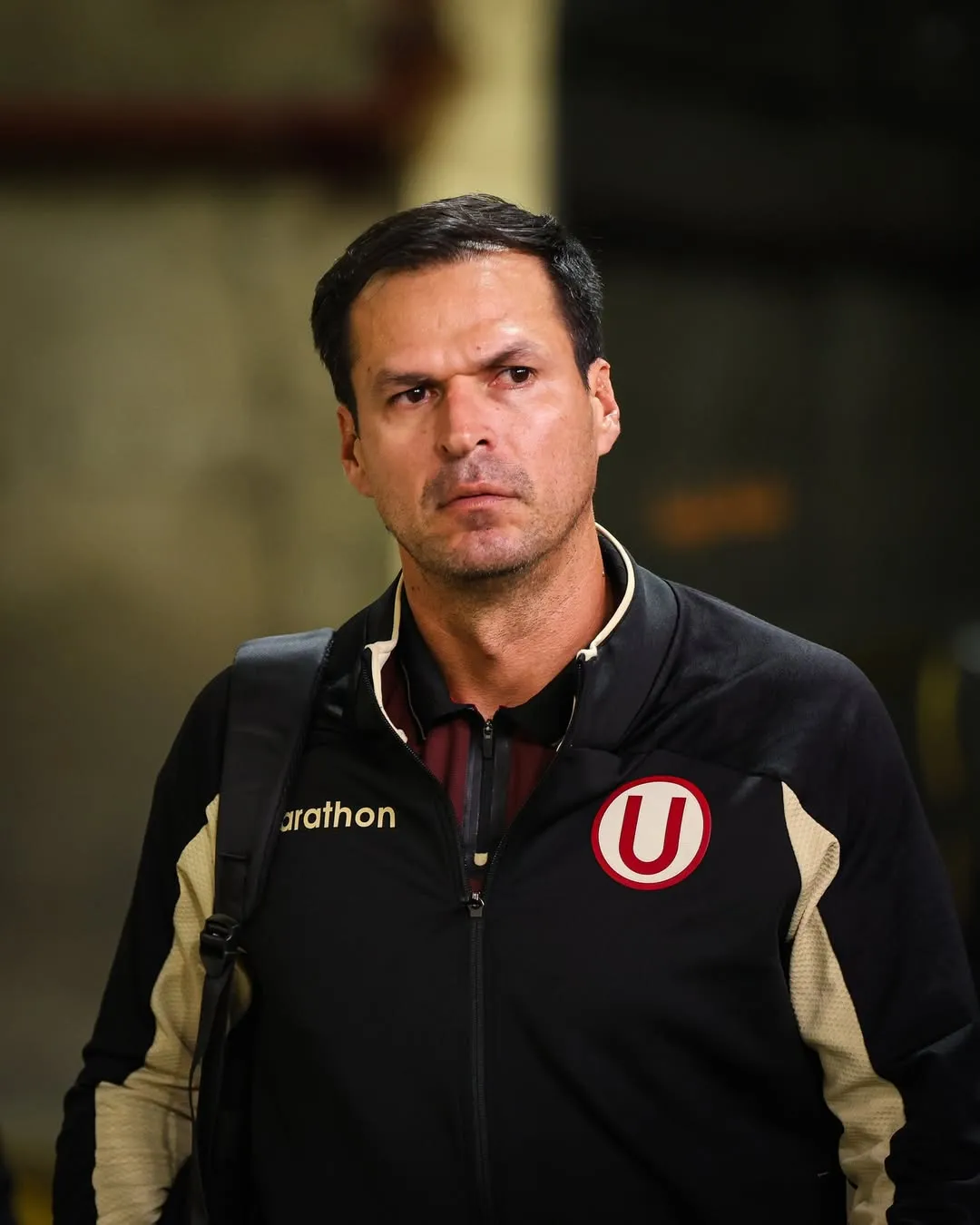 Jorge Araujo llegando al Monumental para dirigir a Universitario en su partido ante Nacional por la Copa Libertadores. (Foto: Universitario)