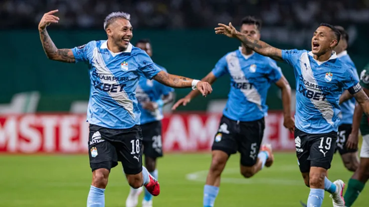 Jugadores de Sporting Cristal celebrando.