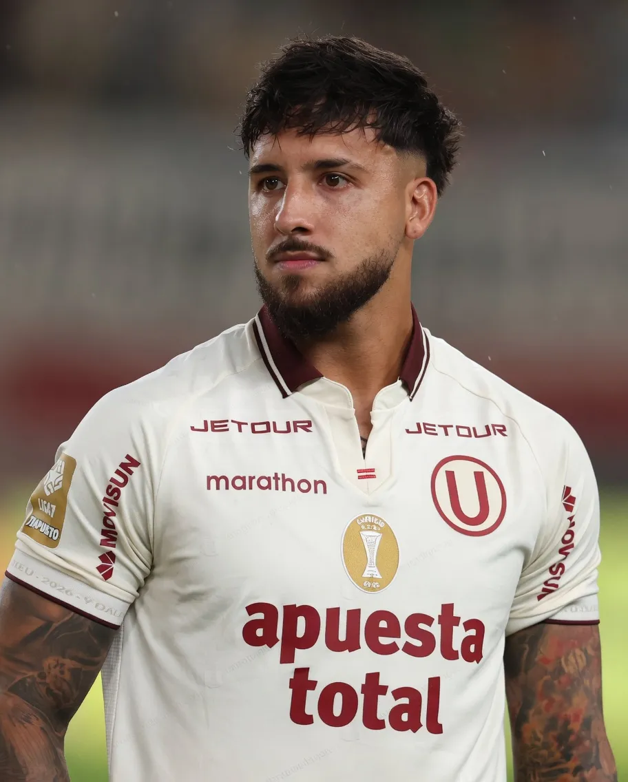Caín Fara durante un partido de Universitario en el estadio Monumental de Ate. (Foto: Universitario)