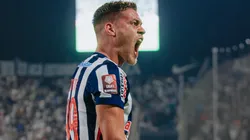 Federico Girotti celebrando.