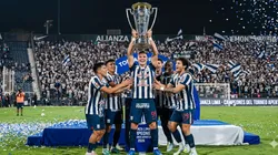 Alianza Lima celebrando el Torneo Apertura.
