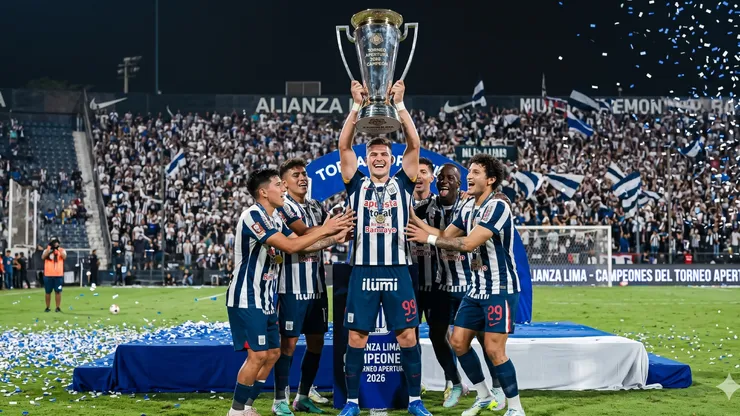 Alianza Lima celebrando el Torneo Apertura.