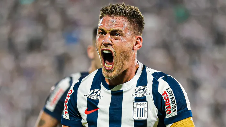 Federico Girotti festejando su primer gol con Alianza Lima.