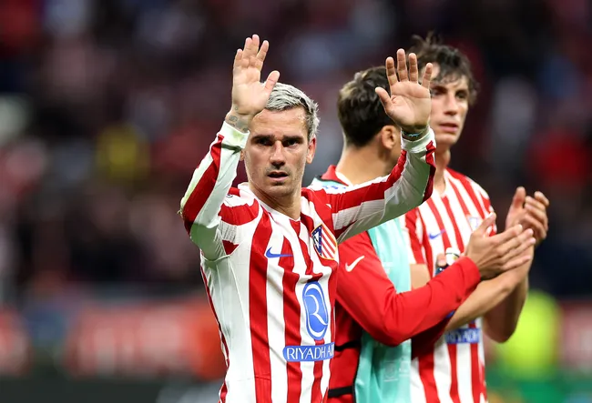 Jugadores del Atlético de Madrid saludando a sus hinchas (Foto: Getty).