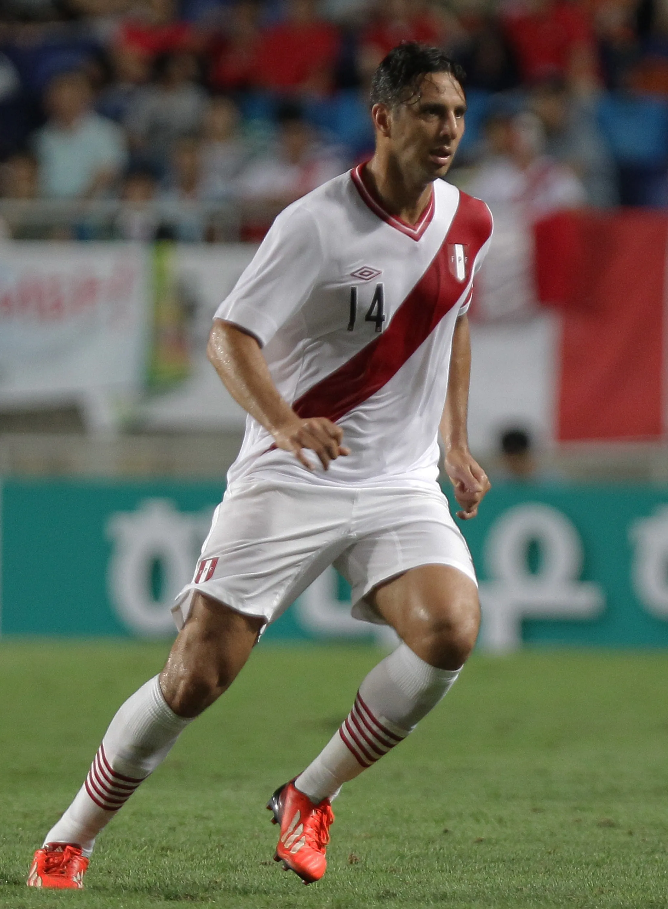 Claudio Pizarro jugando un partido amistoso con Perú ante Corea del Sur en agosto del 2014. (Foto: Getty Images)