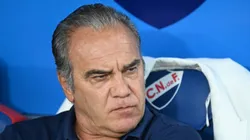 Martín Lasarte espera una oferta de Universitario para reemplazar a Javier Rabanal.