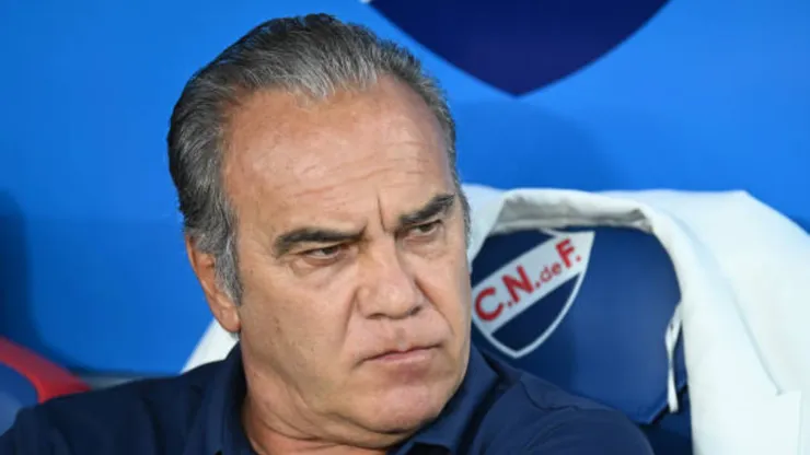Martín Lasarte espera una oferta de Universitario para reemplazar a Javier Rabanal.