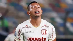 Edison Flores lamentándose una acción con Universitario en el Monumental.