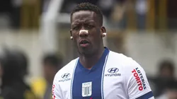 Luis Advíncula durante el partido de Alianza Lima por el Torneo Apertura.