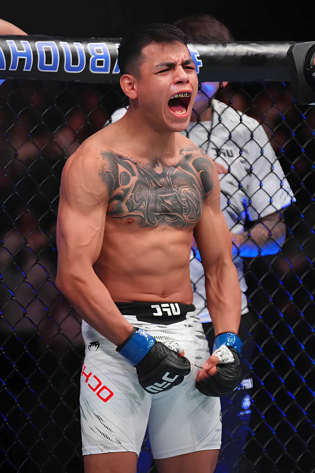 El peleador peruano José Ochoa festejando su triunfo ante Cody Durden al noquearlo en la UFC on ESPN 69. (Foto: Getty Images)